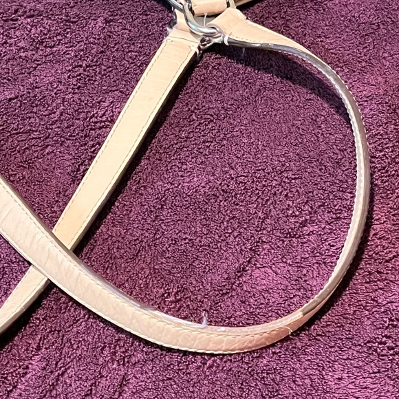 👜 Coach Signature Tote with Pink Stripe – Classic & Functional! 👜 - Picture 8 of 11